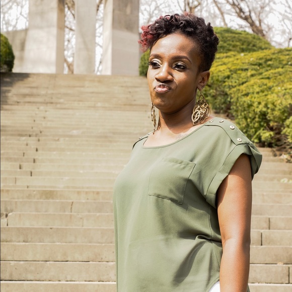 Meet your Posher, Monique - Picture 2 of 3